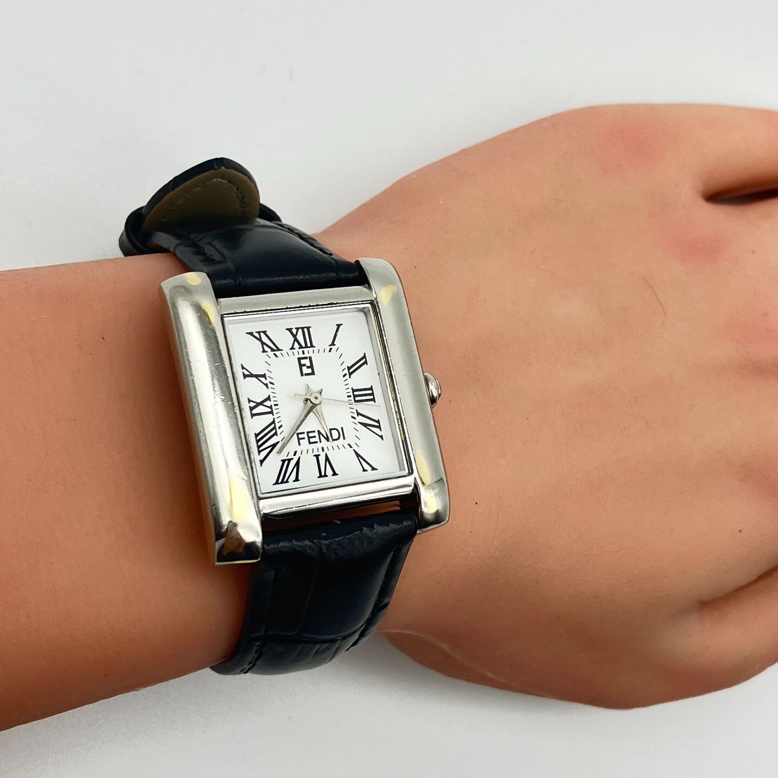 中古】フェンディ FENDI 2577 LSET 腕時計 スクエア ローマン クォーツ