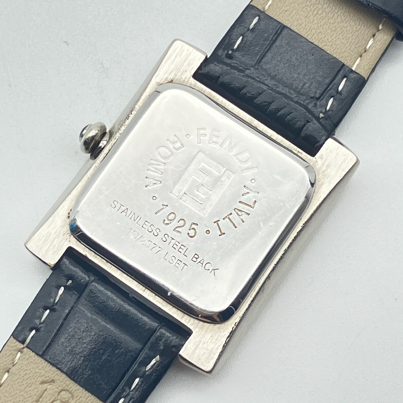 中古】フェンディ FENDI 2577 LSET 腕時計 スクエア ローマン クォーツ