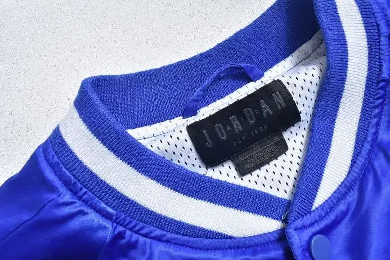 ナイキ ジョーダン サテン スタジャン ジャケット 105