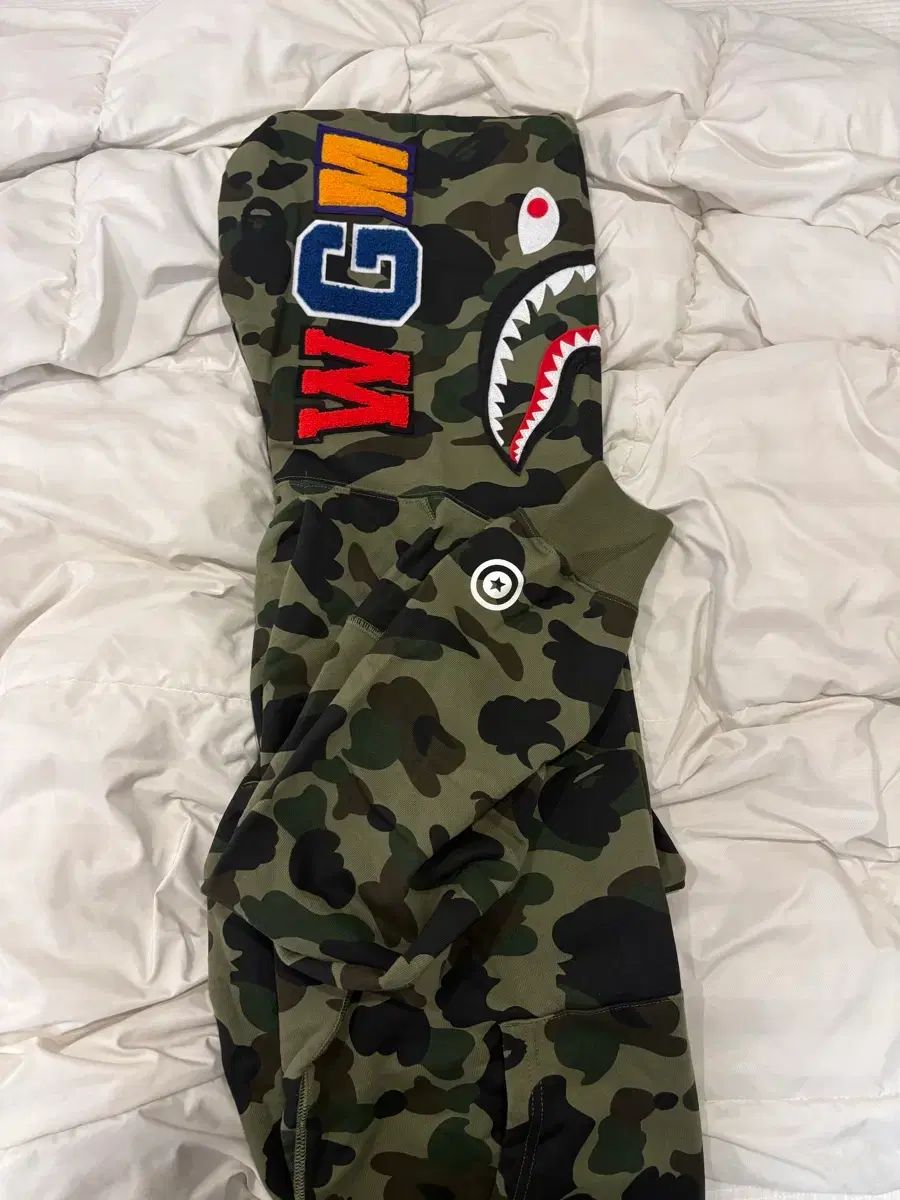 最 M A BATHING APE アベイシングエイプ シャークフーデッド 迷彩柄 グリーン