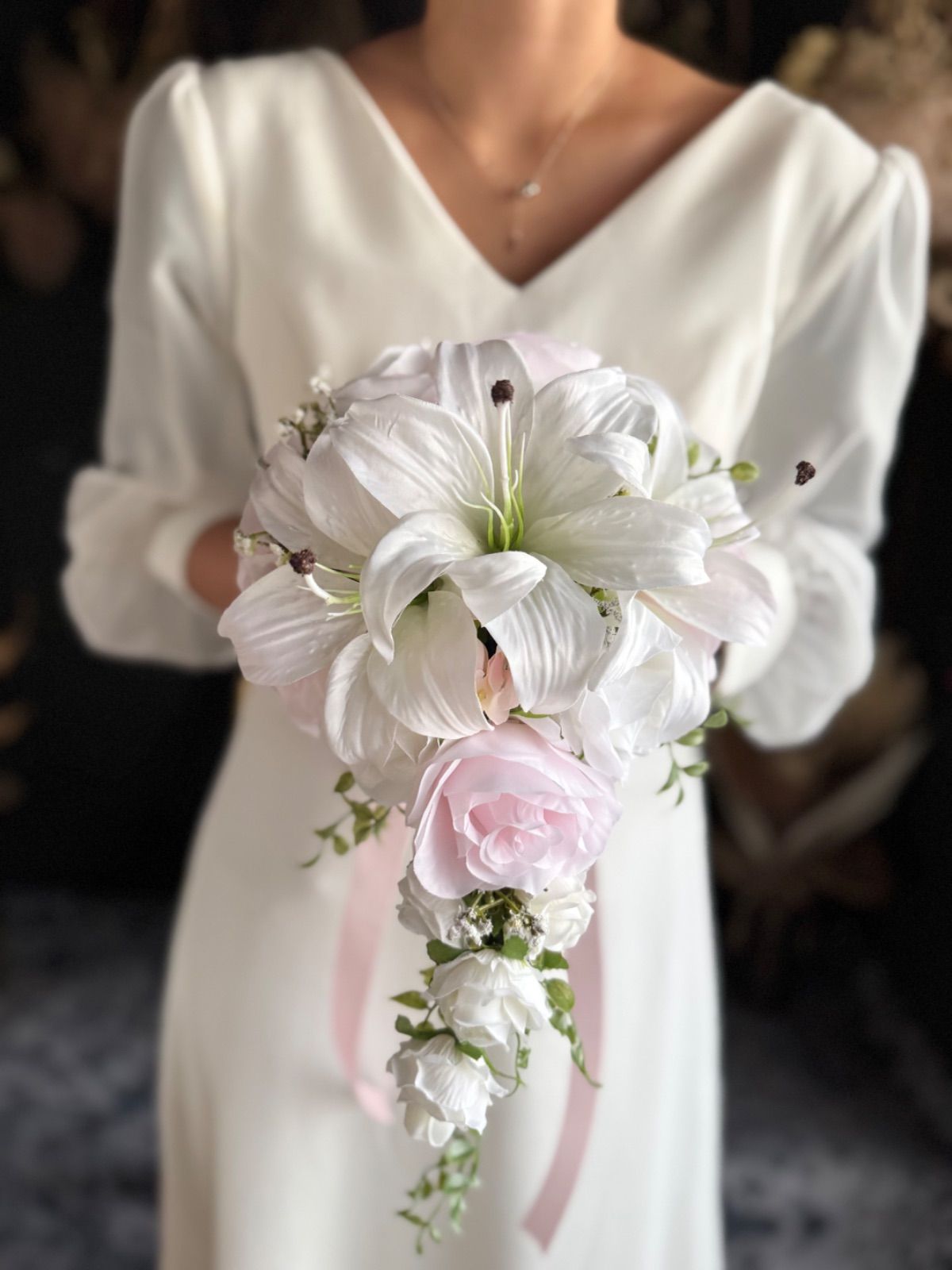 ウェディングブーケ　カサブランカ　キャスケード（ブートニア付） カサブランカキャスケードブーケ ブーケ ブートニアセット