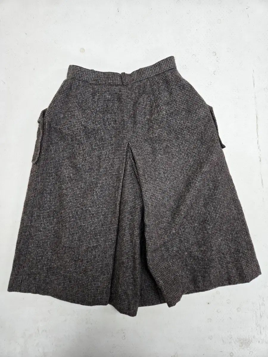 ディオール ヘリンボーン プリーツ ミディ スカート