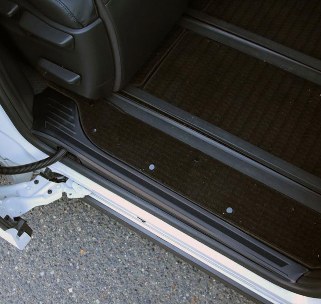 ヴォクシー90系VOXY ノア90系 スカッフプレート【E101a】 - メルカリ