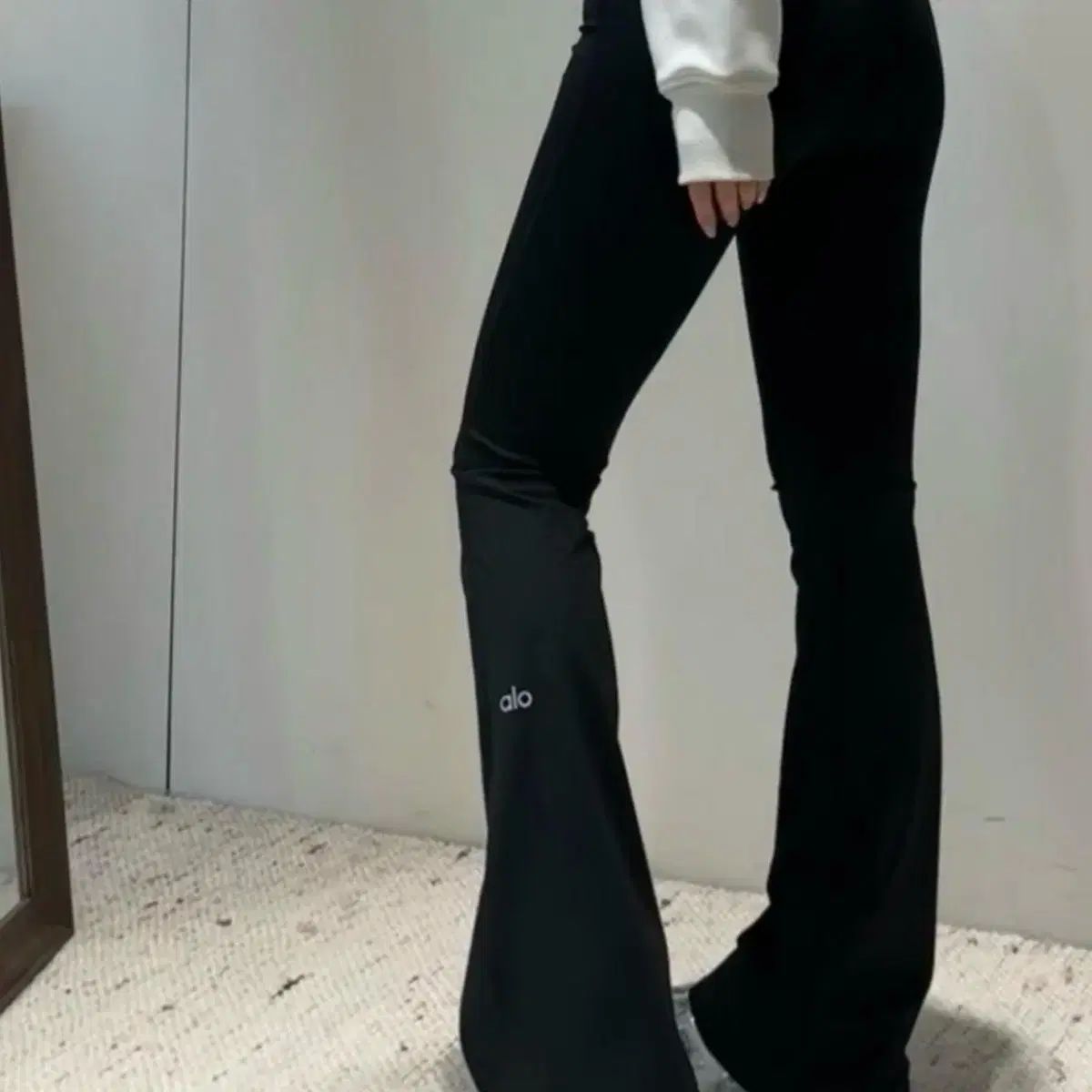 アロイヨガ エアブラッシュ ハイウエスト ブーツカット