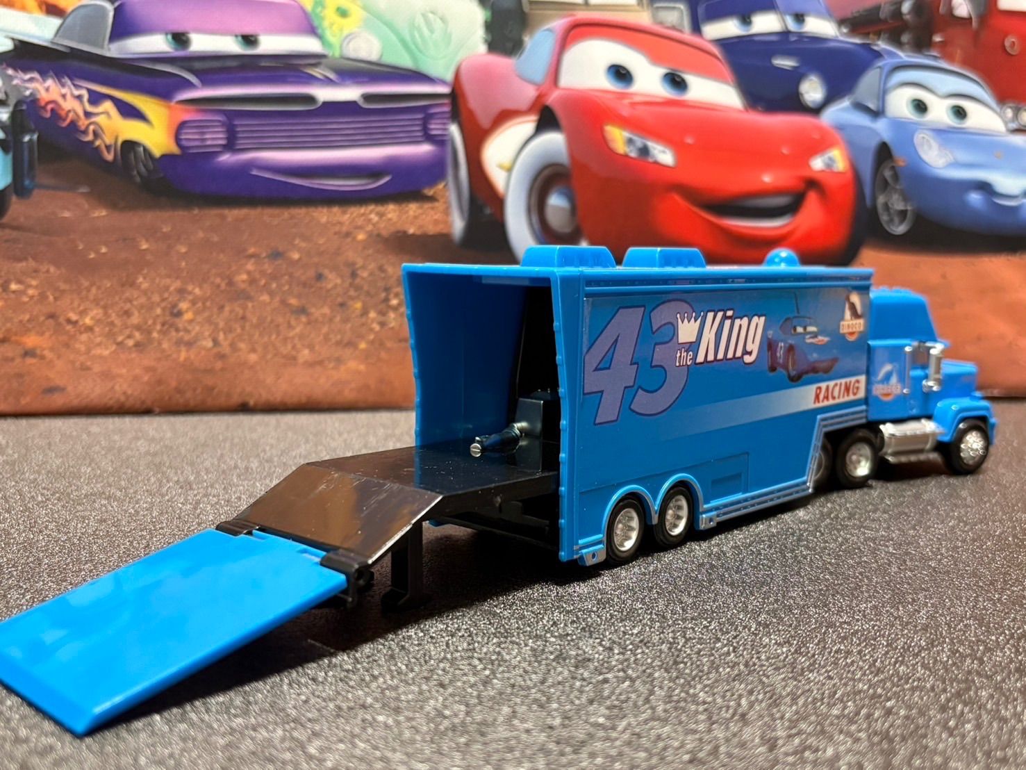 新品】 カーズ マック トラック トレーラー キング ダイナコ単品