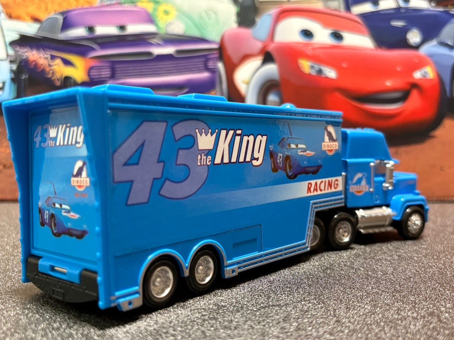 カーズ、マテル、マックトレーラー、キングトレーラー（ミニカー収納付き） 新品】 カーズ マック トラック トレーラー キング ダイナコ単品