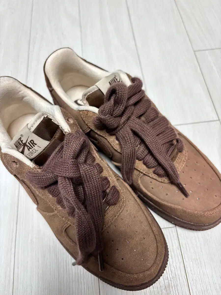 ナイキ エアフォース カカオワウ 240