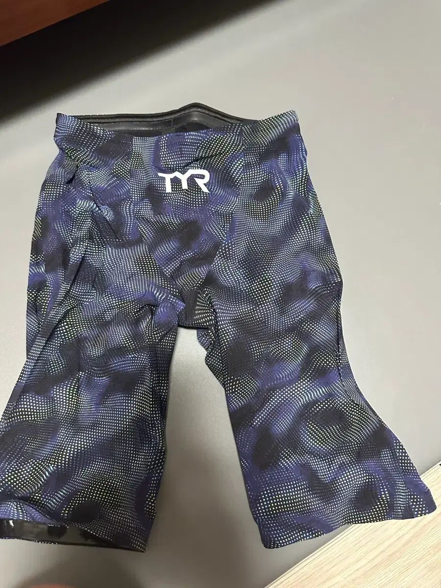 LOVE 轉 Tear 選手用水着 BIG VICTOR 2026 サイズ