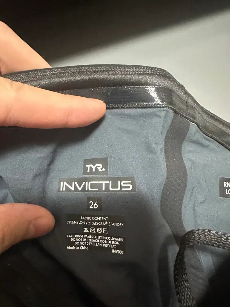 LOVE YOURSELF 轉 Tear 選手用 水着