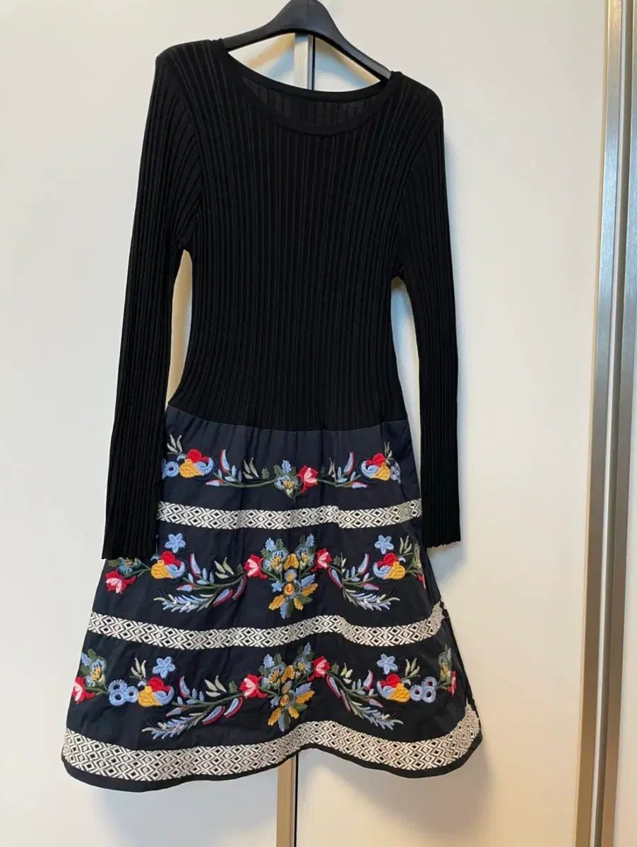 刺繍装飾 Aライン ONE PIECE