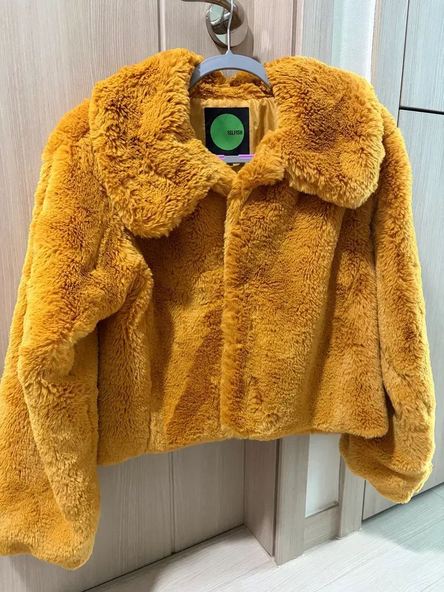 セルフィッシュ イェロー ファー ジャケット