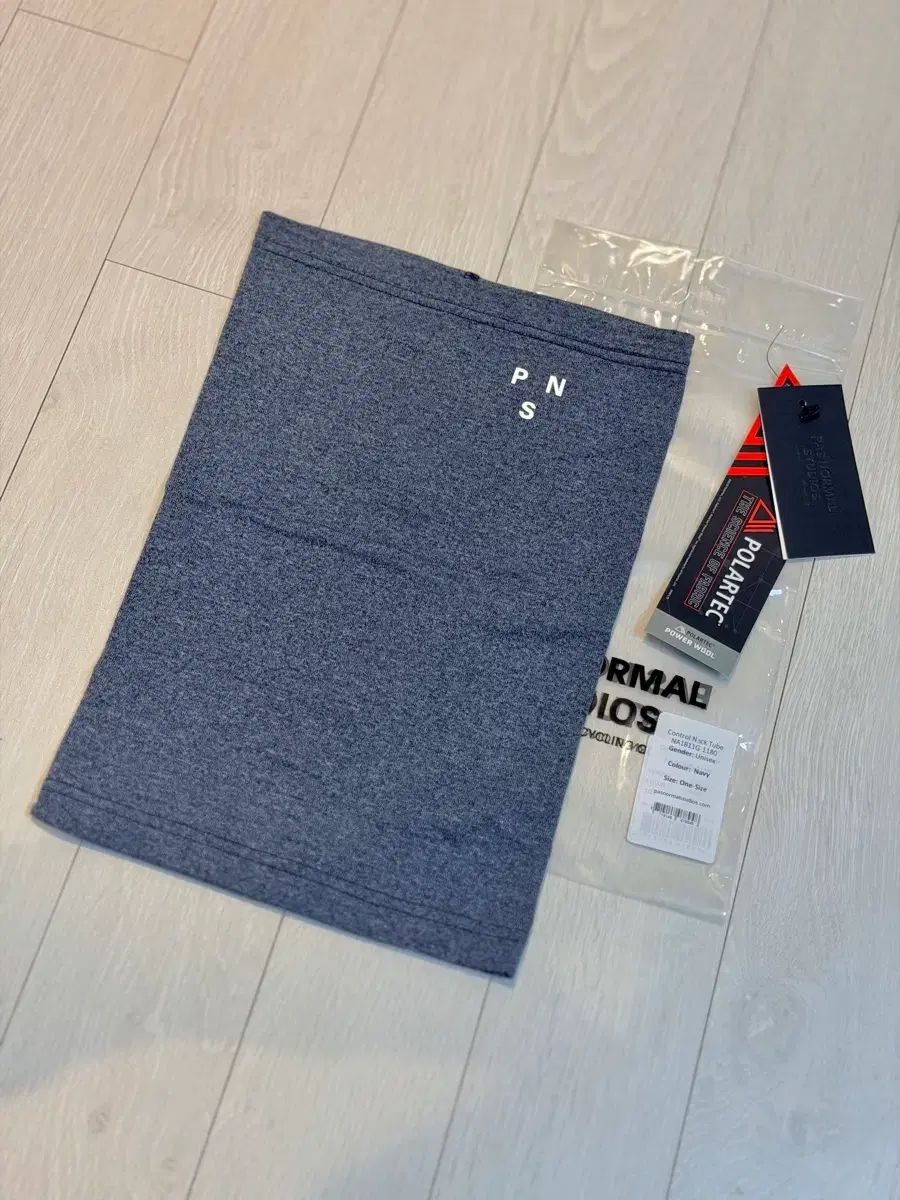 Pas Normal Studios ネイビー ネック チューブ