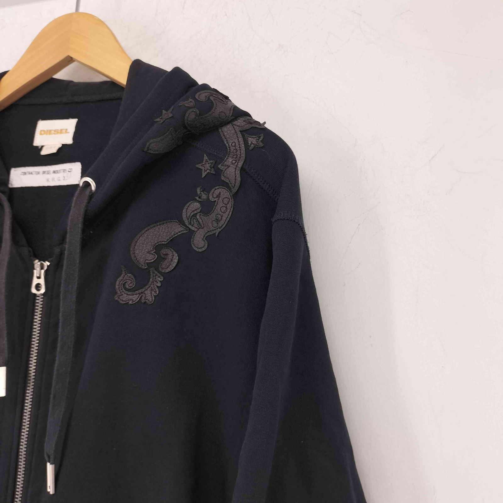 希少 DIESEL フルジップパーカー レザーパッチ archive y2k 黒 希少 DIESEL フルジップパーカー レザーパッチ archive y2k 黒