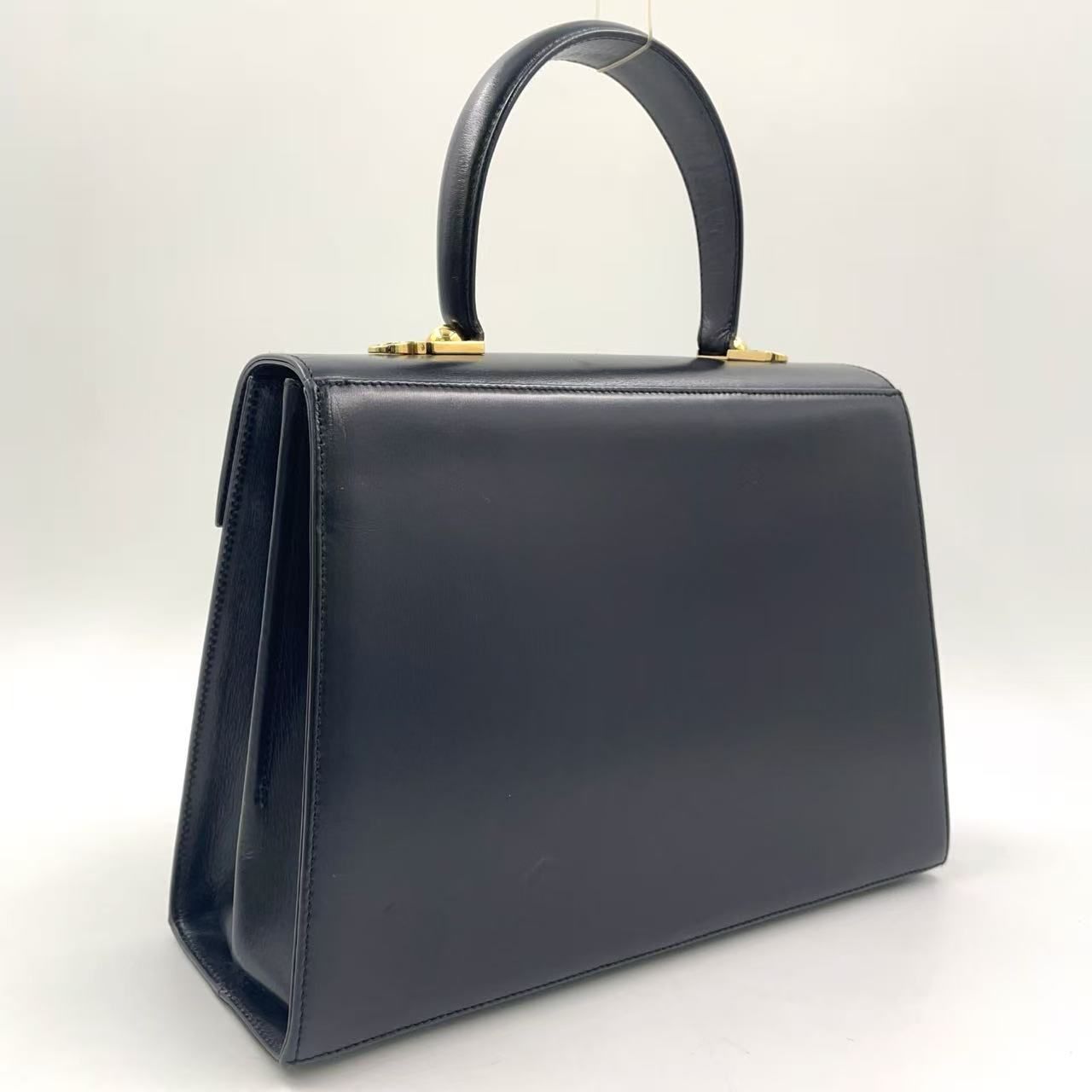 ❤️美品❤️ Salvatore Ferragamo ガンチーニ　ゴールド金具 フェラガモの金具の形はなんの形？ガンチーニとはなんなのか【愛知