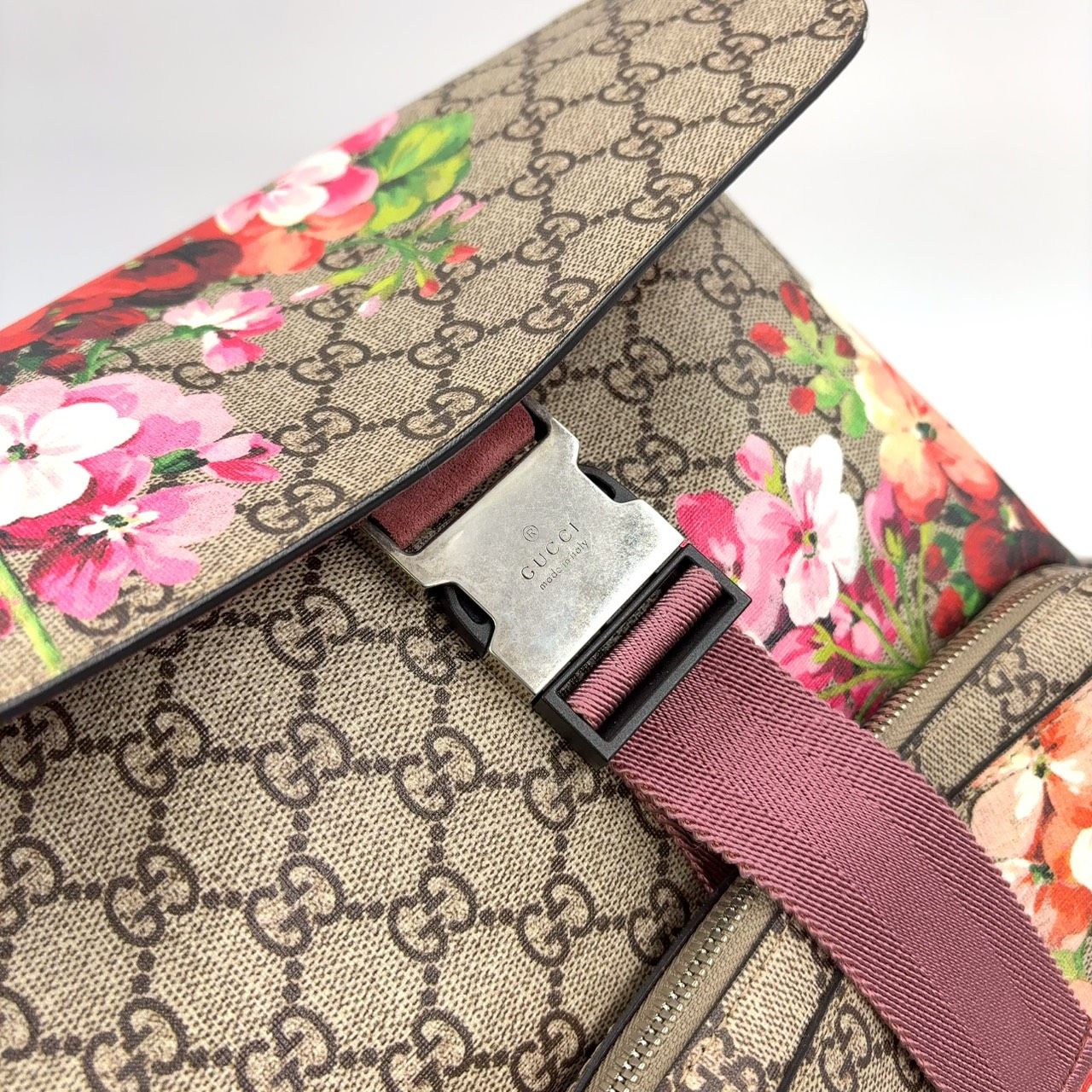 GUCCI GGブルームス アンティークローズ PVC ピンク×ベージュ リュック