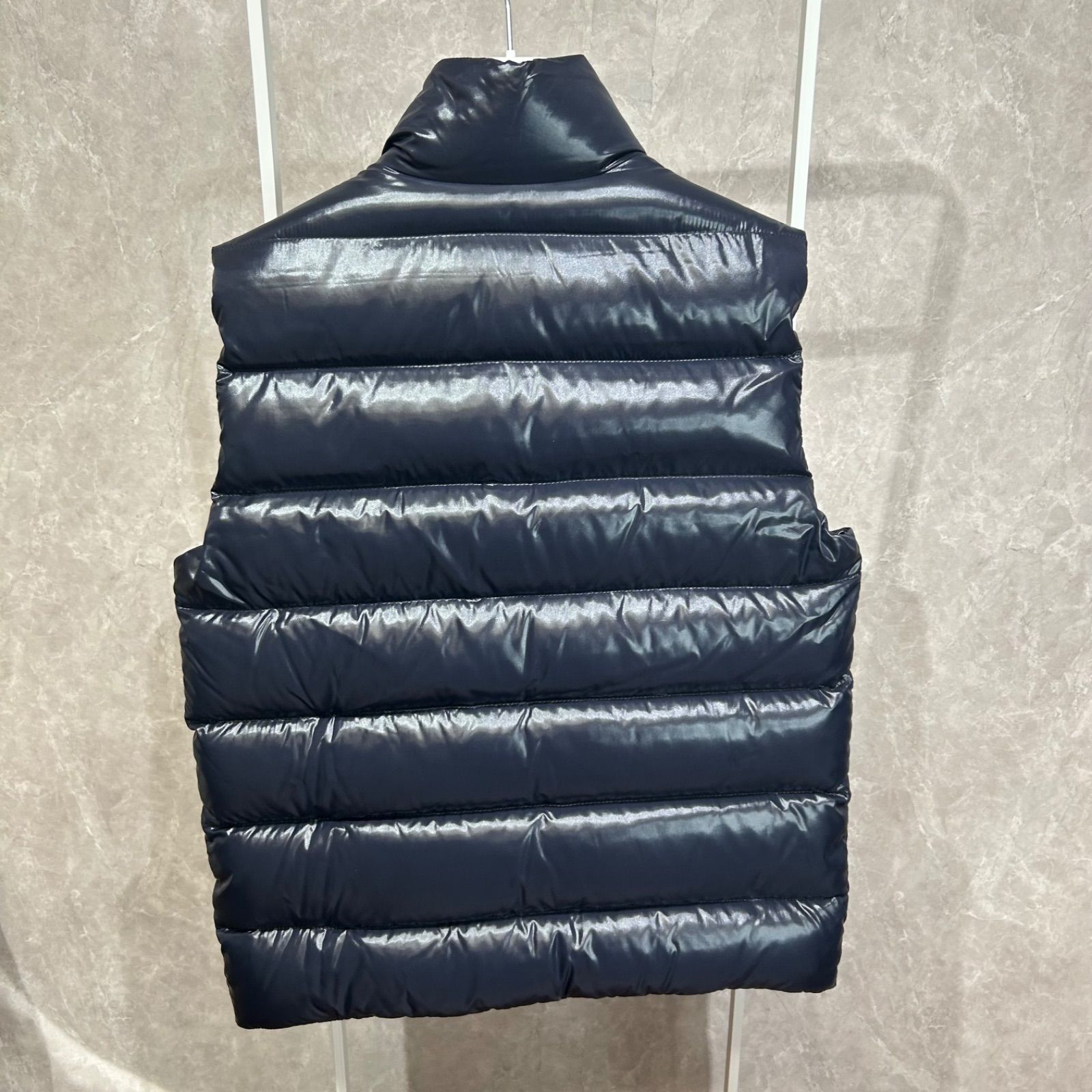 未使用】 MONCLER モンクレール ダウンベスト ネイビージレ2 - メルカリ