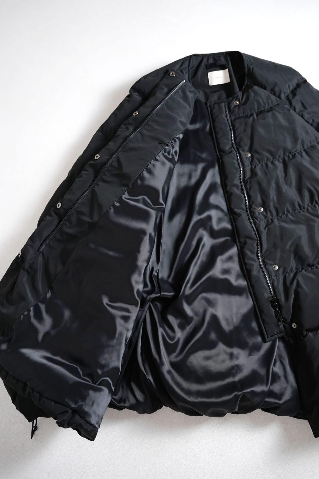 933y*LE PHIL ル フィル パッフィーダウンケープ ポンチョダウン 黒 0