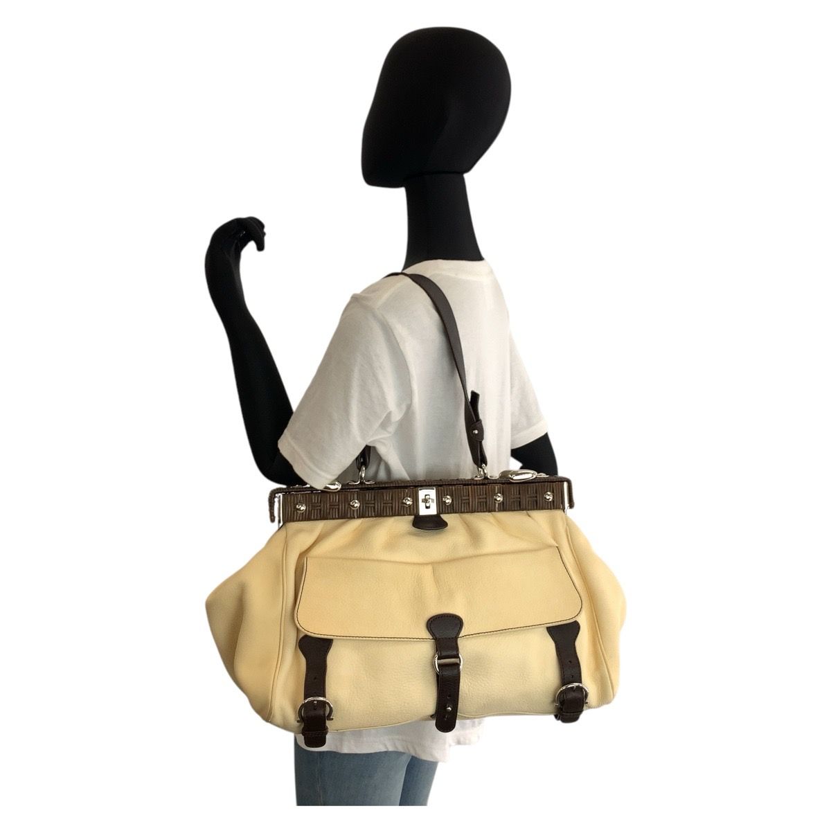 Salvatore Ferragamo サルヴァトーレフェラガモ ベージュ アイボリー