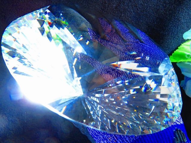 クリスタル ダイヤモンド型 置物　k9白水晶　レインボー入り 絶品超綺麗K9白水晶☆レインボー入り☆千層ダイヤモンド置物超巨大
