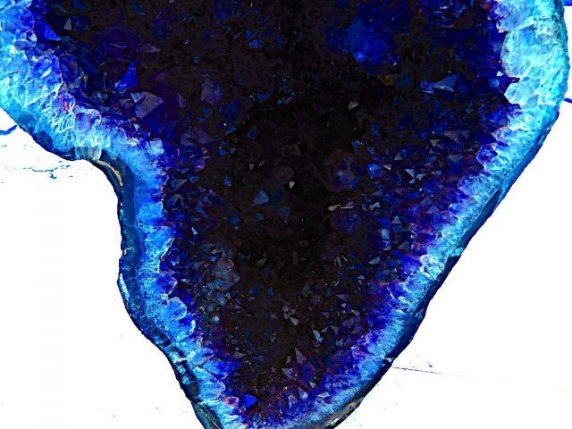 ウルグアイ産☆濃い濃い☆天然水晶宝石☆アメジストドーム超強パワー