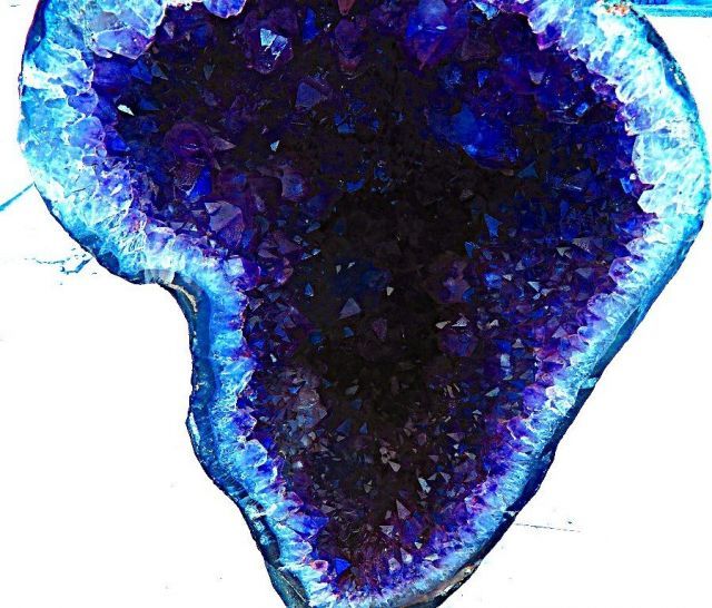 ウルグアイ産☆濃い濃い☆天然水晶宝石☆アメジストドーム超強パワー