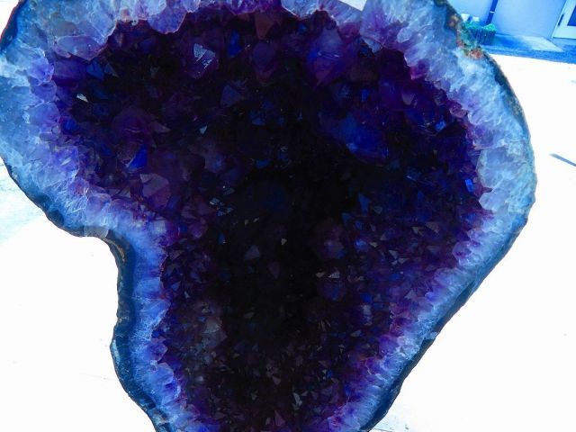 ウルグアイ産☆濃い濃い☆天然水晶宝石☆アメジストドーム超強パワー