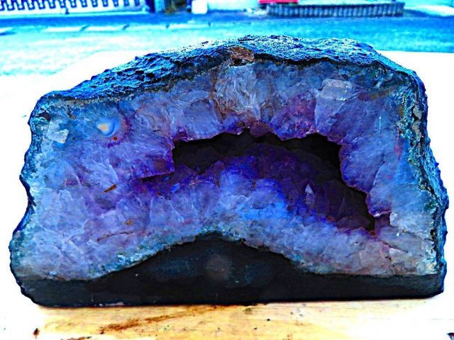 ウルグアイ産☆濃い濃い☆天然水晶宝石☆アメジストドーム超強パワー