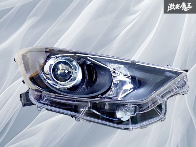 トヨタ 純正 MXPA10 MXPH10 ヤリス 後期 ヘッドライト ハロゲン 右