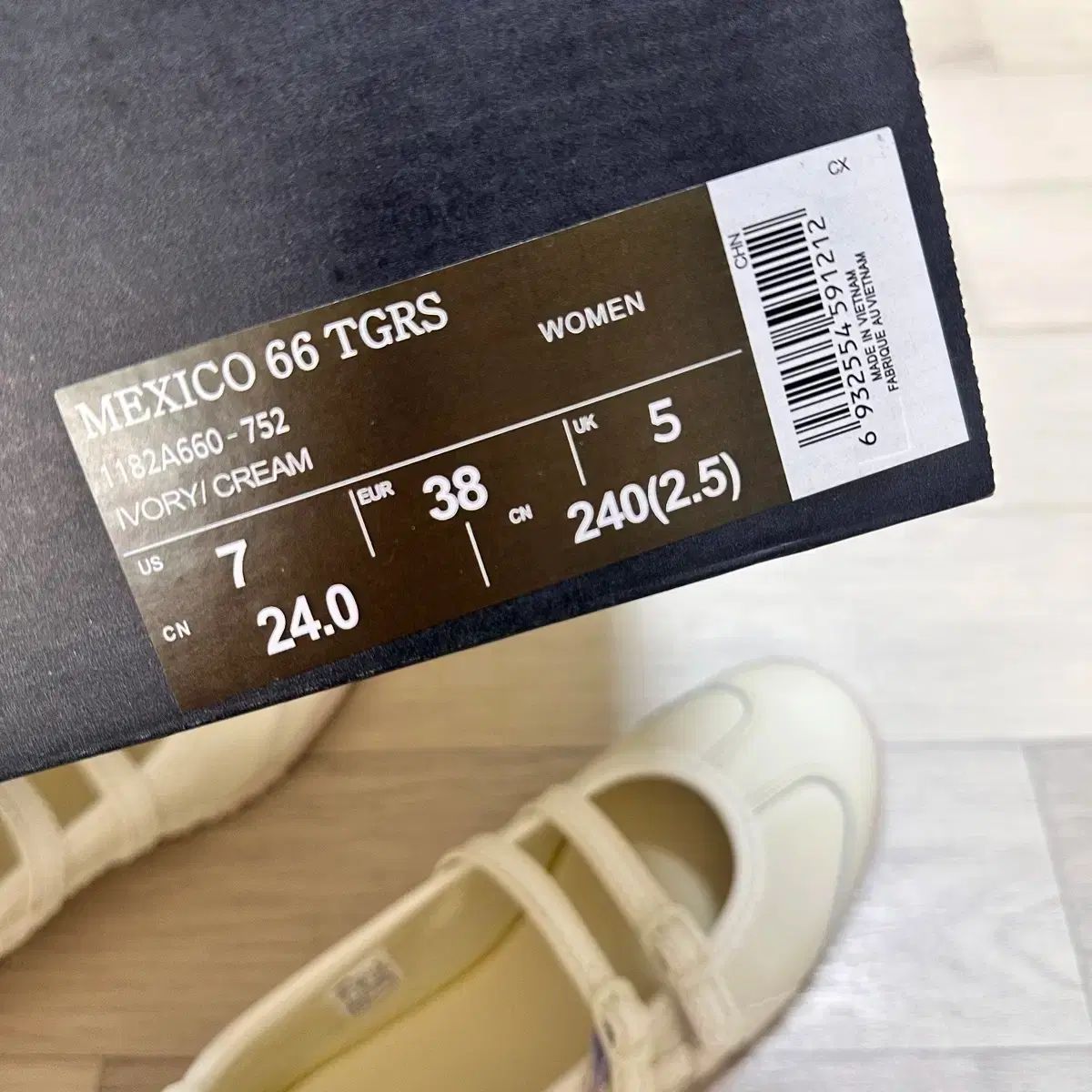 オニツカタイガー メリージェーン セール アイボリー 235 2025年最新