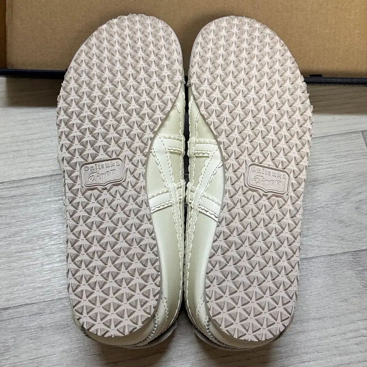 オニツカタイガー メリージェーン セール アイボリー 235 2025年最新