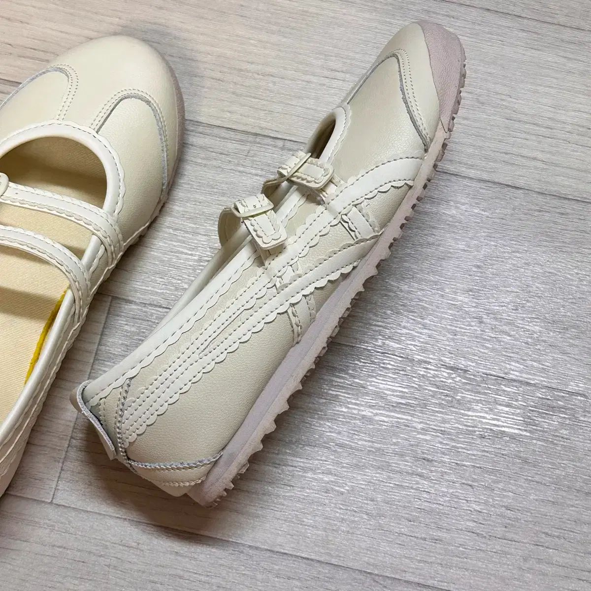 オニツカタイガー メリージェーン セール アイボリー 235 2025年最新