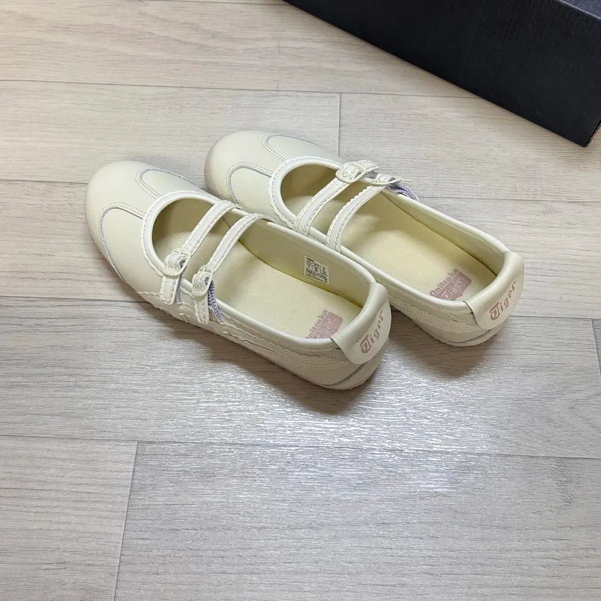 オニツカタイガー メリージェーン セール アイボリー 235 2025年最新