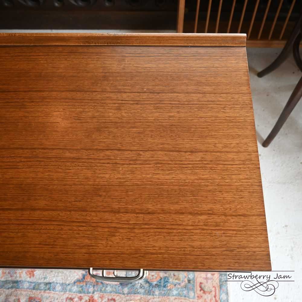 L3710-69 英国ヴィンテージ チェスト アンティークチェスト 3段