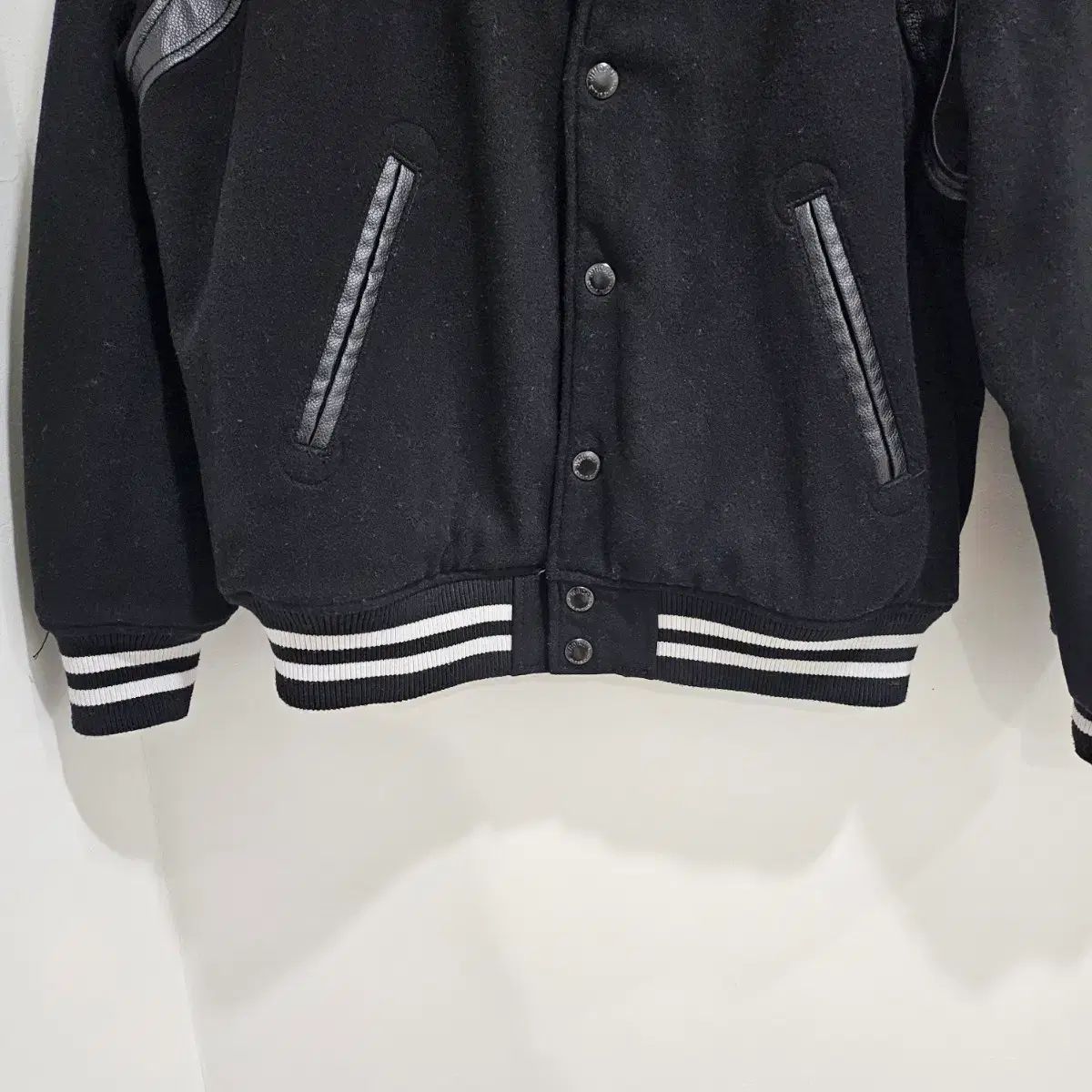 WHO A U スタジャン ブラック シティ 野球 アウター XL - メルカリ