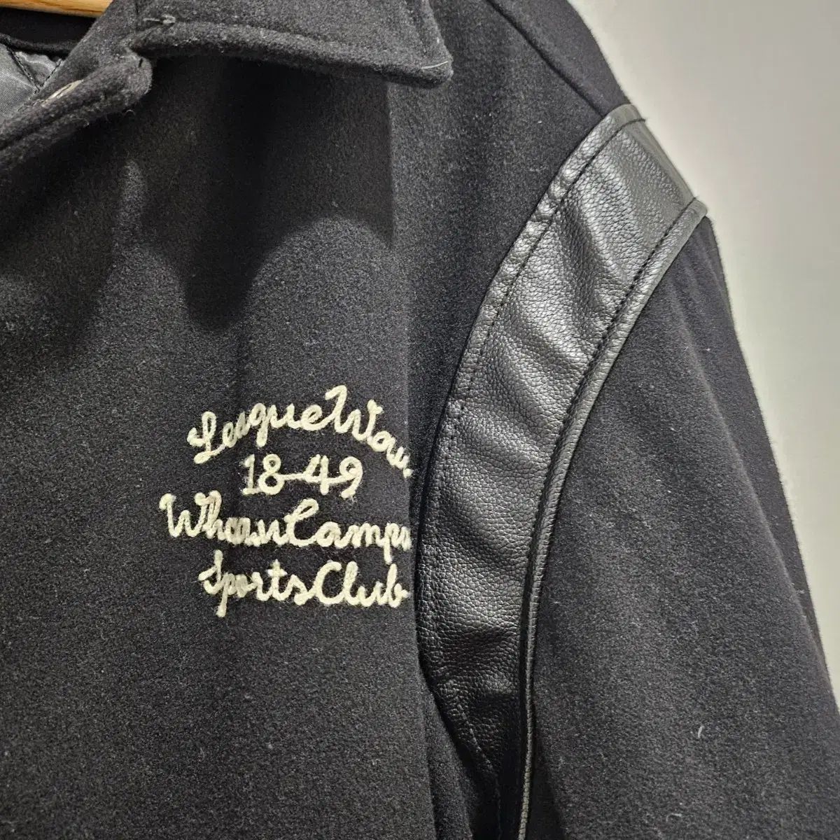 WHO A U スタジャン ブラック シティ 野球 アウター XL - メルカリ