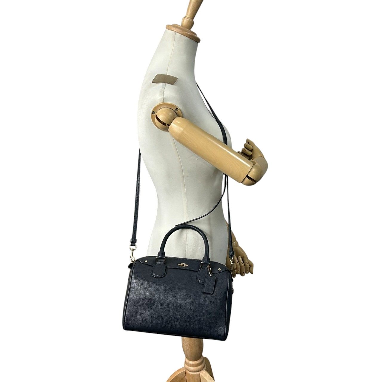 美品 コーチ レザー 2wayショルダーバック ミニベネット ロゴ金具 ブラック 美品 コーチ COACH ミニ ベネット サッチェル 2WAY ショルダーバッグ