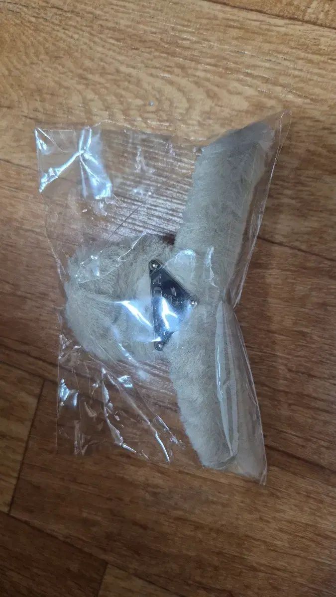 新品)ふわふわファーバンスクリップ