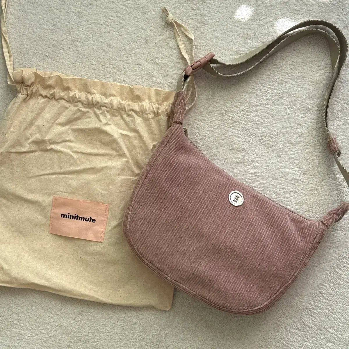 引越の為、売り急いでいます！】 ペニーワイズ家具 食器棚 節約