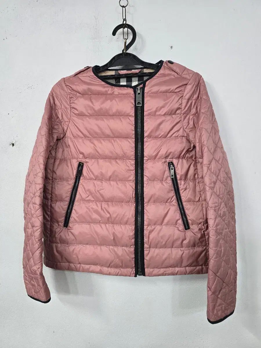 バーバリー キルティング ダウン ジャケット コレクション ピンク
