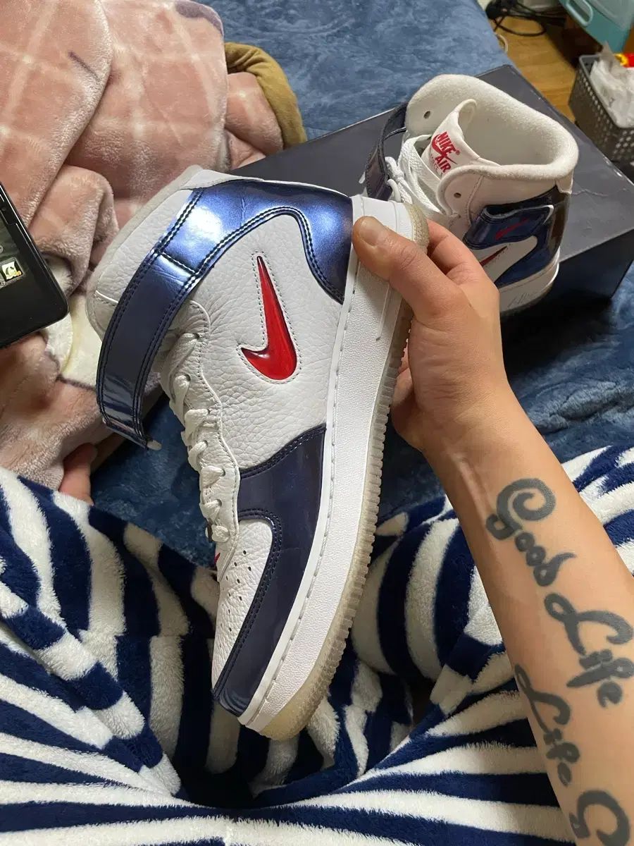 ナイキ エアフォース1 ミッド 260