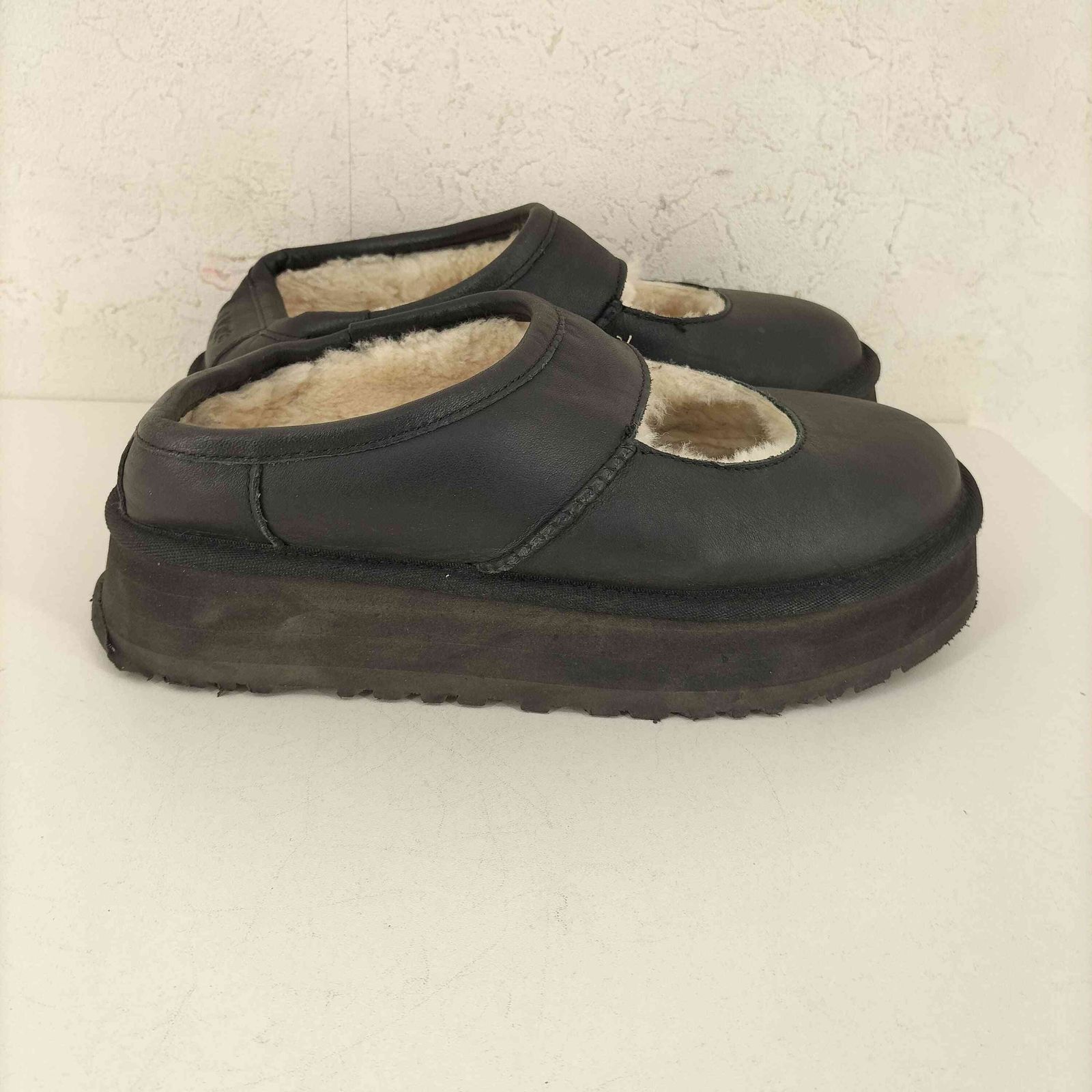 アグ UGG Bea Mary Jane LTHR レディース JPN：24 - メルカリ
