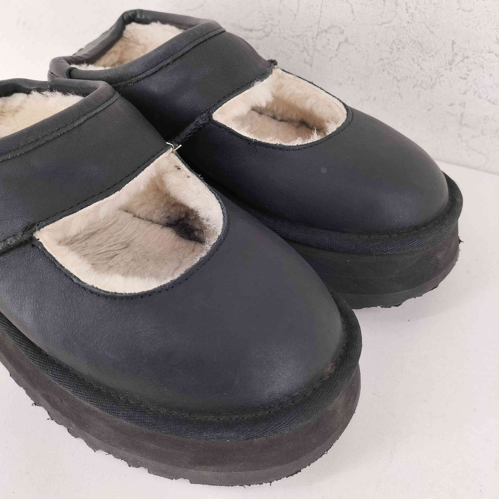 アグ UGG Bea Mary Jane LTHR レディース JPN：24 - メルカリ