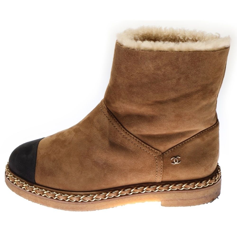 CHANEL ブラウン スエード ボアライニング ブーツ CHANEL (シャネル) ココマーク ロゴプレート スエードレザー ムートン