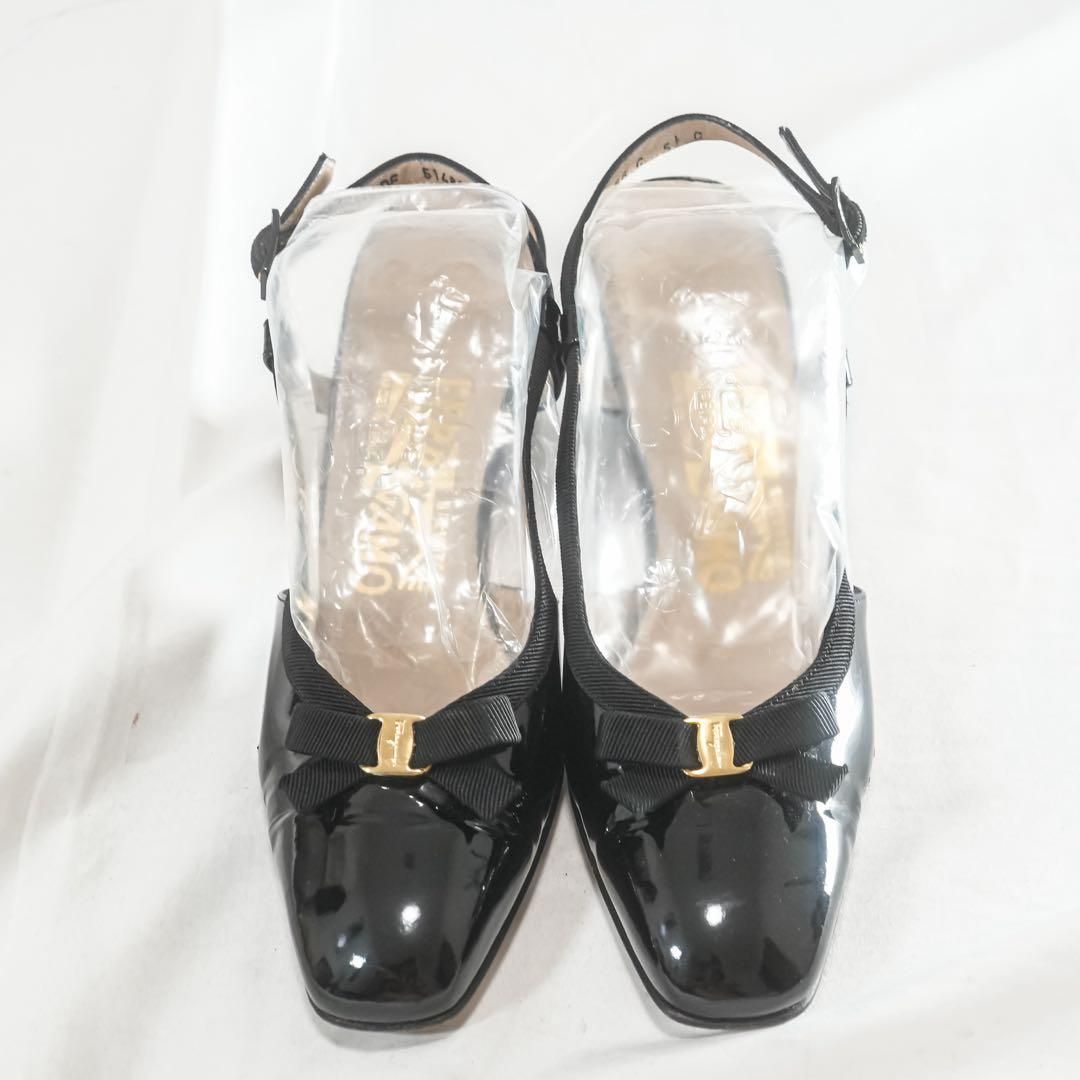 Ferragamo ヴァラリボン アンクルストラップ パンプス エナメル - メルカリ