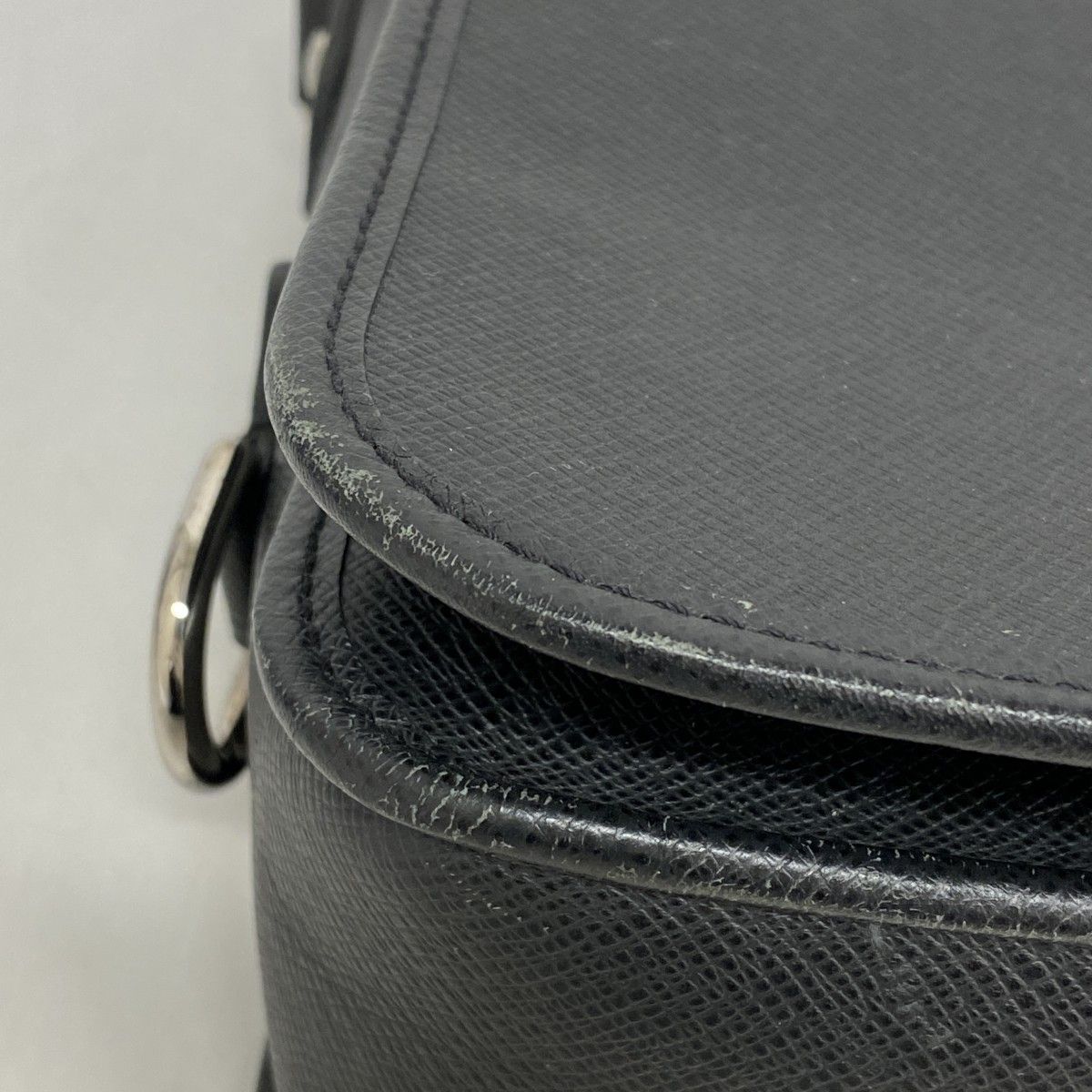 ルイヴィトン　 メッセンジャーバッグ 　タイガ 　アンドレイ アルドワーズ LOUIS VUITTONルイヴィトン】タイガ アンドレイメッセンジャーバッグ