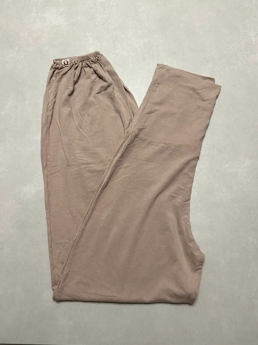 BUDHI MUDRA シンプルポッドパンツ ベージュ ショップからお知らせ
