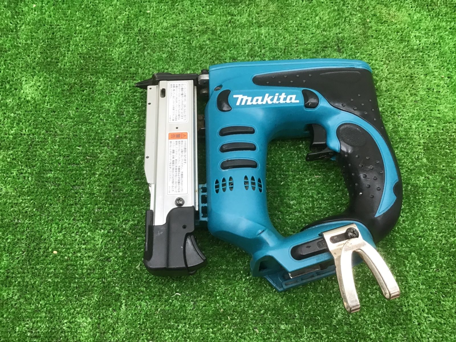 送料無料！【中古動作品】□マキタ(makita) コードレスピンタッカ 