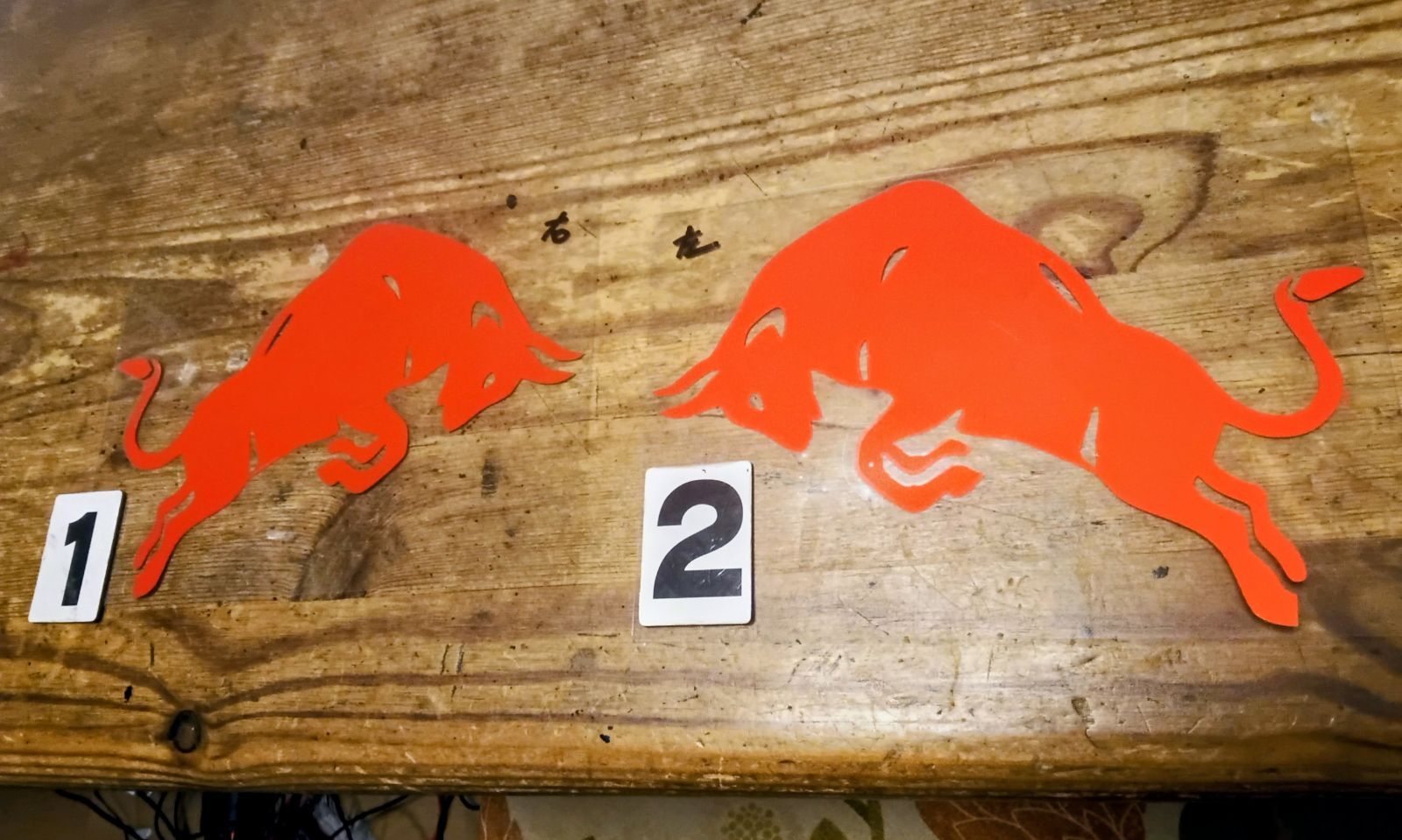 レッドブル ステッカー 140mm どちらかお1つお選びください - メルカリ