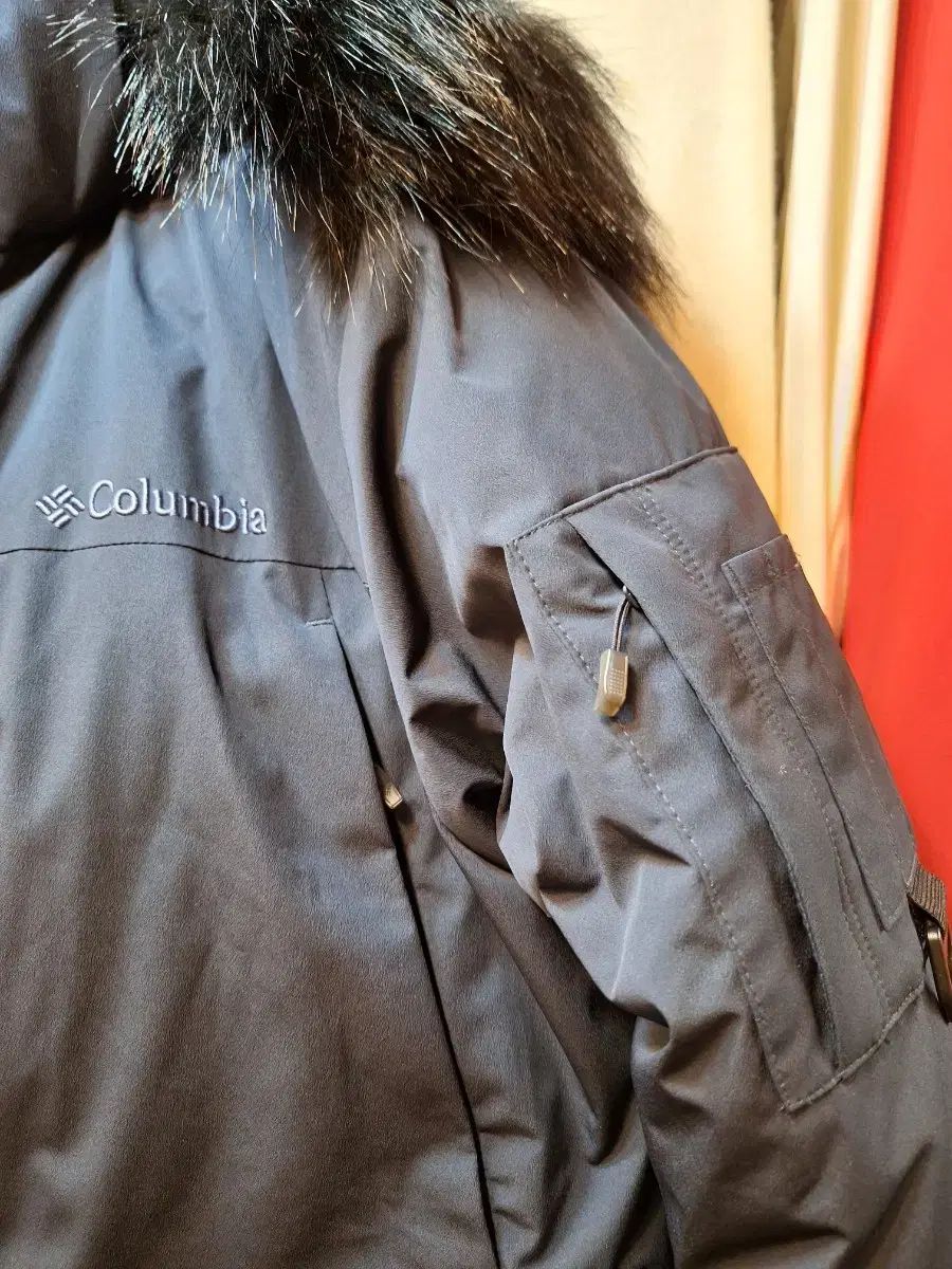 コロンビア ダウンジャケット Columbia ブラック ファー ファーフード 