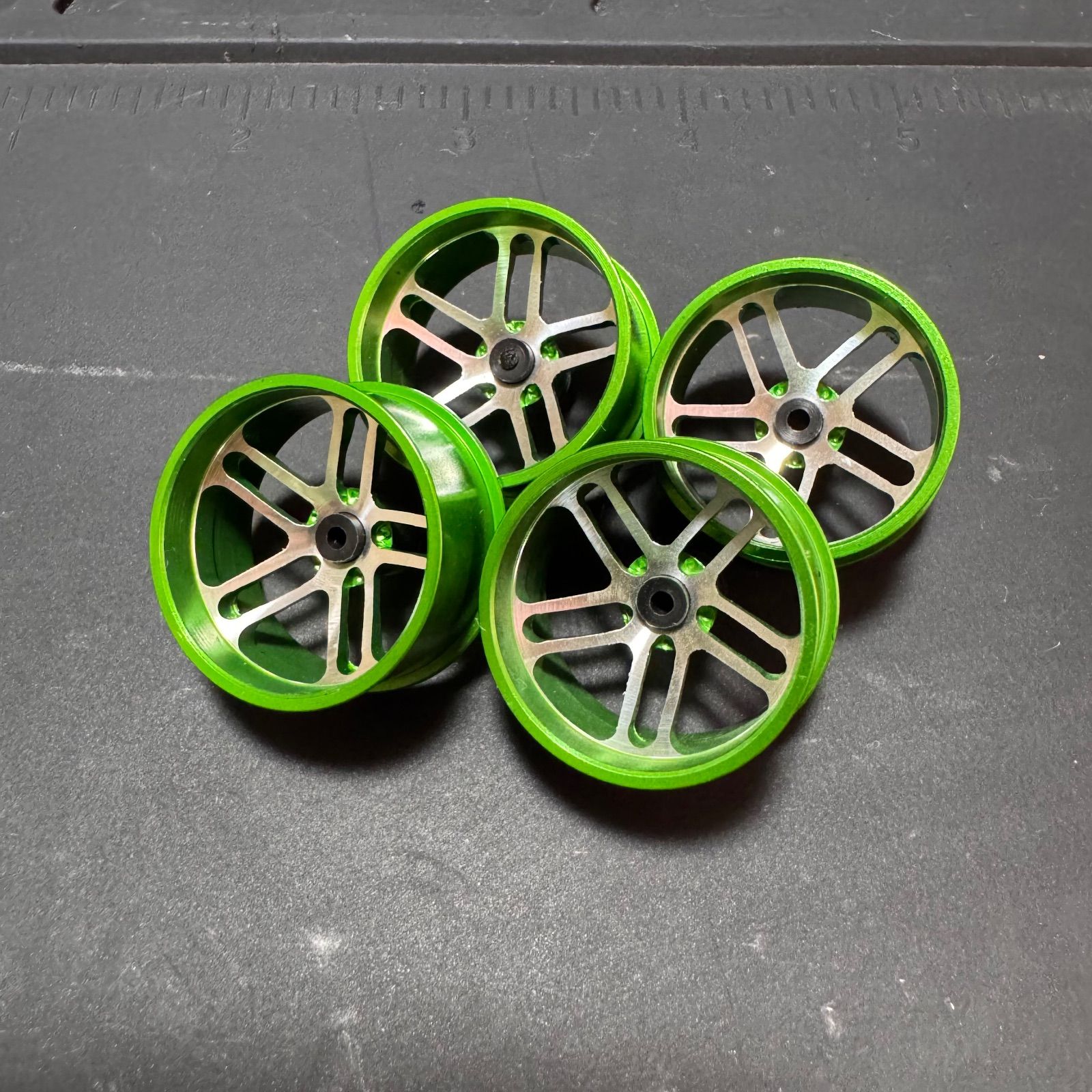 ミニ四駆 ローフリクションローハイトタイヤ アルミホイールⅡ ８セット ローフリクション大径ローハイトペラタイヤ 25.8mm ミニ四駆パーツ